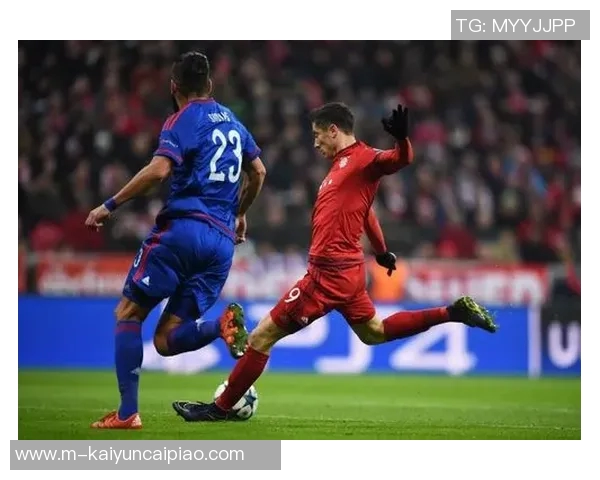 莱万重返安联球场引发拜仁球迷愤怒怒斥其背叛与忘恩负义